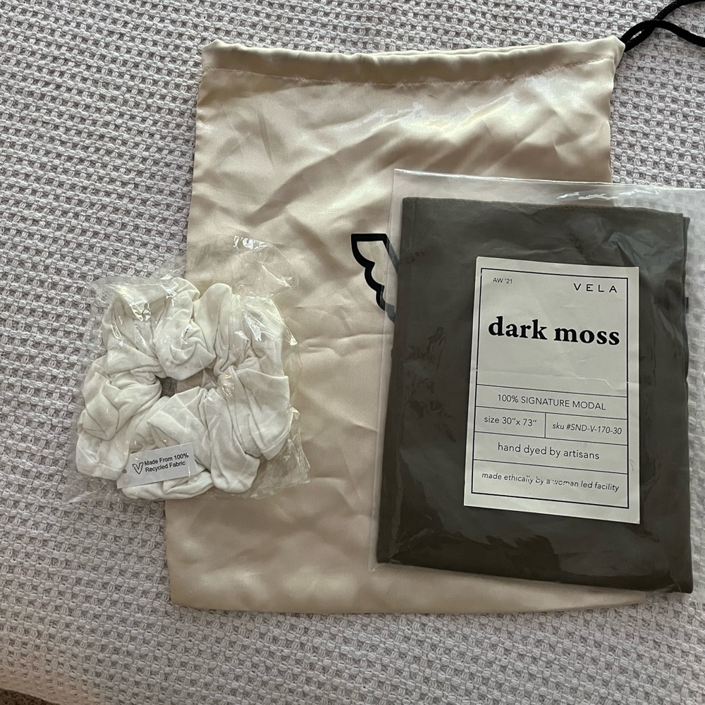 VELA modal hijab. Comes with dust bag and a scunchie hair tie